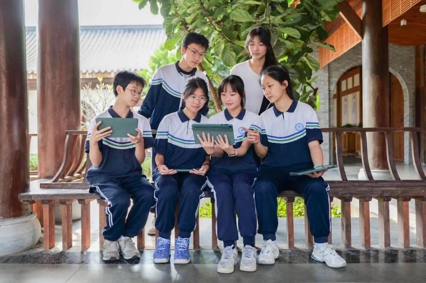 四川省生成式人工智能服务已备案信息通告引发关注，天立启鸣AI学伴大模型成国内首个规模化应用的AI大模型