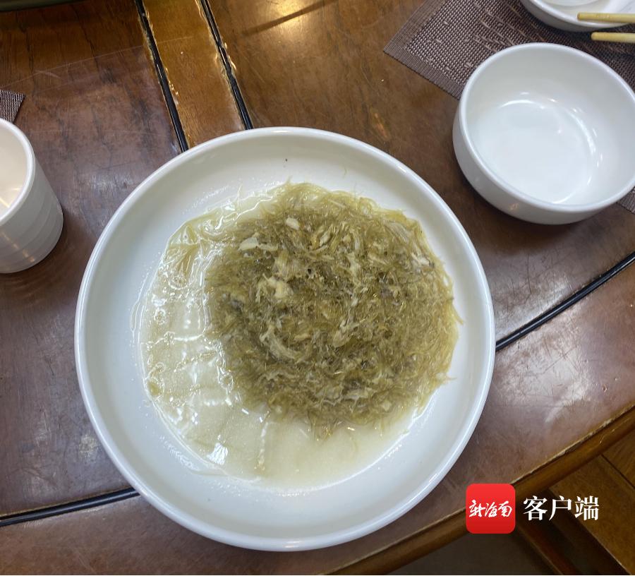 海口一消费者点半斤鱼翅竟少2两，酒店回应称系工作人员失误
