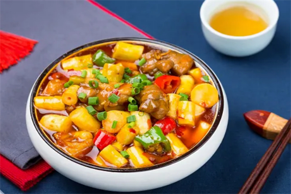 低门槛开店的加盟条件_椿嫂现炒小碗菜加盟优势_找特色美食加盟项目哪个网站可靠